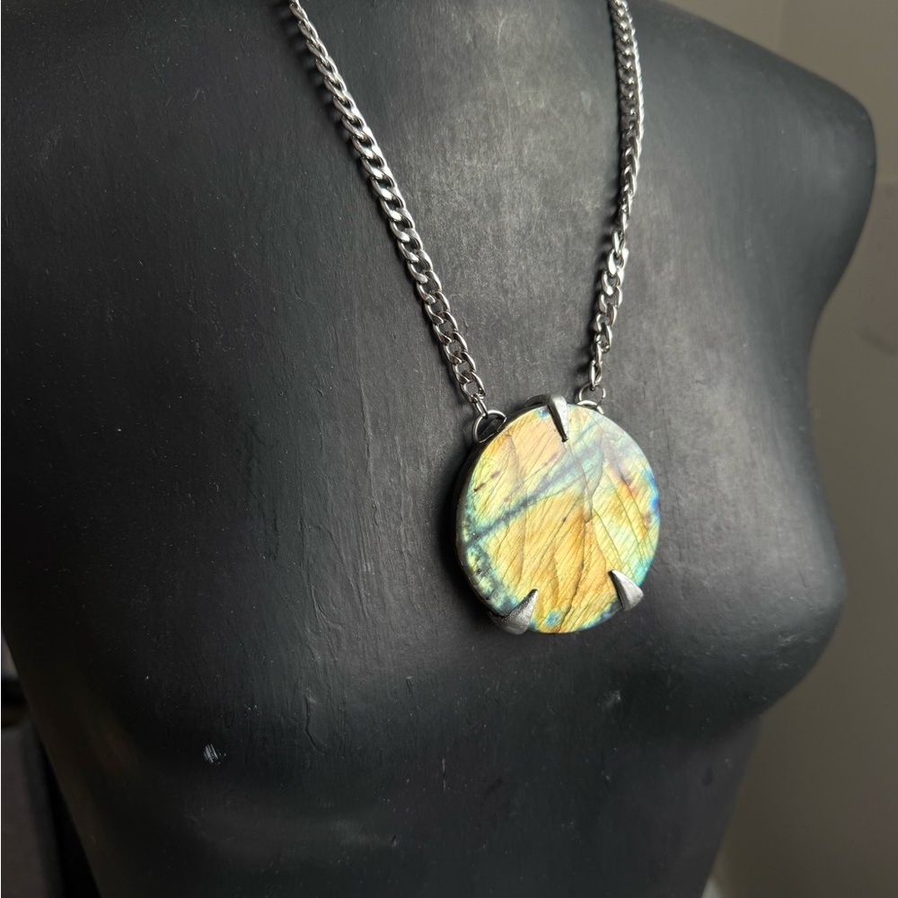 Labradorite Round Pendant Necklace - statement jewelry chunky necklace pendant - Picture 2 of 8